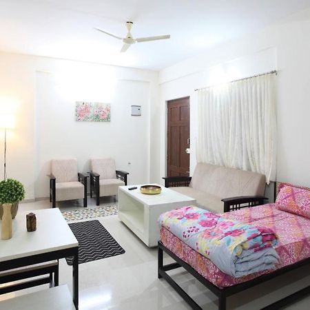 Qualtems Guest House-With Ac Options Bangalore Dış mekan fotoğraf