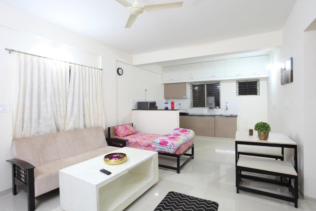 Qualtems Guest House-With Ac Options Bangalore Dış mekan fotoğraf